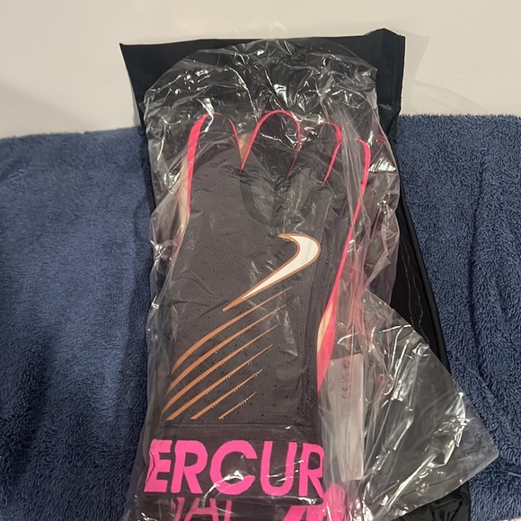 NIKE GK MERCURIAL TOUCH ELITE!! - Picture 2 of 4